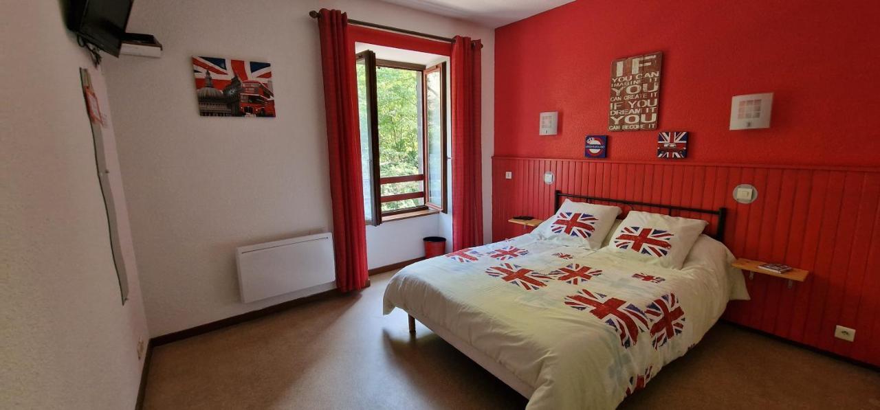 Chambres D'Hotes Les Lits Des Fees Saint-Floret Zewnętrze zdjęcie